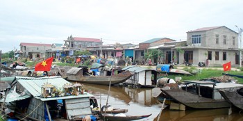 A resettlement area along Huong River in Thua Thien-Hue Province (Photo: SGGP) A resettlement area along Huong River in Thua Thien-Hue Province (Photo: SGGP)