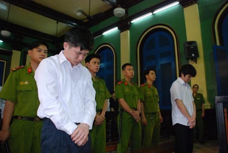 Nguyen Trong Nhan, 31, (L) and Luong Hoai Sang, 21 at the first instance trial