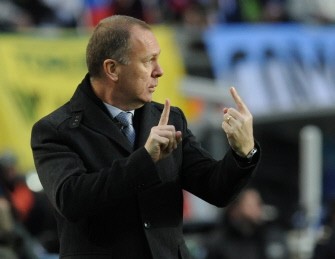 AFP - Brazil's Head coach Mano Menezes gestures during the match against Venezuela AFP - Brazil's Head coach Mano Menezes gestures during the match against Venezuela
