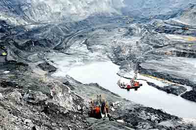 An open-cast mine in the northern province of Quang Ninh (Photo: SGGP) An open-cast mine in the northern province of Quang Ninh (Photo: SGGP)