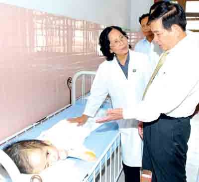 President Triet in his visit to the Peace Village of the Tu Du Hospital in Ho Chi Minh City on July 8 President Triet in his visit to the Peace Village of the Tu Du Hospital in Ho Chi Minh City on July 8