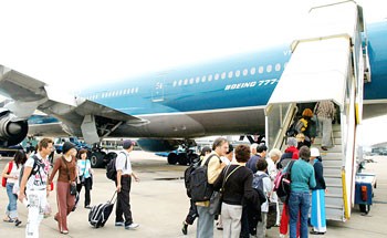 Many cities and provinces are calling on investors to build regional airports without any such requirement. (Photo: Sggp) Many cities and provinces are calling on investors to build regional airports without any such requirement. (Photo: Sggp)
