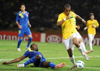 AFP - Ecuadorean defender Walter Ayovi (L) tries to mark Brazilian forward Robinho during the Brazil vs. Ecuador game AFP - Ecuadorean defender Walter Ayovi (L) tries to mark Brazilian forward Robinho during the Brazil vs. Ecuador game