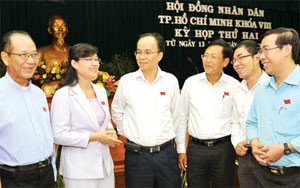 HCMC People's Council chairwoman Nguyen Thi Quyet Tam talks with city deputies during a Wednesday meeting HCMC People's Council chairwoman Nguyen Thi Quyet Tam talks with city deputies during a Wednesday meeting
