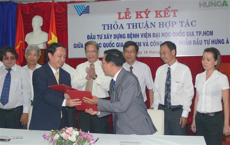 The signing ceremony at the University The signing ceremony at the University