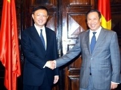 Deputy PM Pham Gia Khiem (R) receives Chinese Foreign Minister Yang Jiechi Deputy PM Pham Gia Khiem (R) receives Chinese Foreign Minister Yang Jiechi