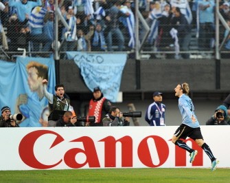 AFP - Diego Forlan celebrates after scoring his team´s third goal against Paraguay during the 2011 Copa America football tournament final AFP - Diego Forlan celebrates after scoring his team´s third goal against Paraguay during the 2011 Copa America football tournament final