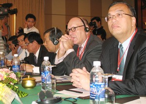 US Consul General in Hochiminh City, Mr. An Le (1st, R) and diplomatic representatives of other countries attend at the investment promotion conference (Photo: Tuong Thuy) US Consul General in Hochiminh City, Mr. An Le (1st, R) and diplomatic representatives of other countries attend at the investment promotion conference (Photo: Tuong Thuy)
