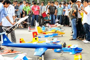 Students create models of aeroplanes ảnh 1 Students create models of aeroplanes ảnh 1