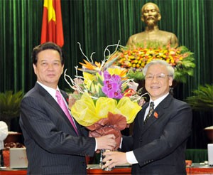 Party General Secretary Nguyen Phu Trong congratulates Prime Minister Nguyen Tan Dung on his new term Party General Secretary Nguyen Phu Trong congratulates Prime Minister Nguyen Tan Dung on his new term