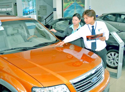 Autos displayed in a showroom (Photo: Sggp) Autos displayed in a showroom (Photo: Sggp)