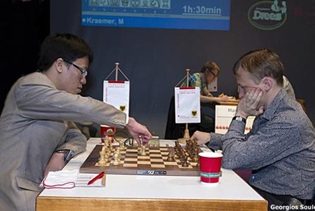 Le Quang Liem of Vietnam (R) plays Ukraine's Ruslan Ponomariov in Dortmund on July 26, 2011 (Photo: Georgios Souleidis) Le Quang Liem of Vietnam (R) plays Ukraine's Ruslan Ponomariov in Dortmund on July 26, 2011 (Photo: Georgios Souleidis)