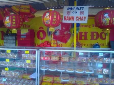 A moon cake shop in Hong Bang Street (Photo: Thanh Ha) A moon cake shop in Hong Bang Street (Photo: Thanh Ha)