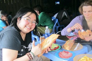 Book on Vietnamese specialty food ‘Banh Mi’ ảnh 1 Book on Vietnamese specialty food ‘Banh Mi’ ảnh 1