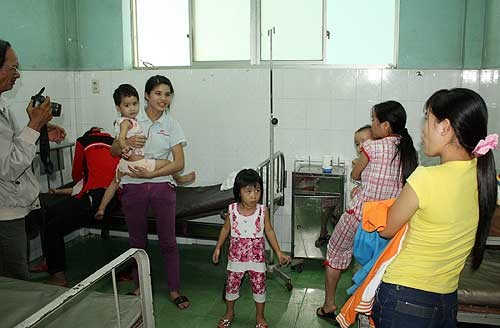 Children being treated at Thuan An Hospital (Photo: Thanh Nien) Children being treated at Thuan An Hospital (Photo: Thanh Nien)