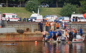 Resquers search for missing people in the Moskva river on July 31, 2011 in Moscow Resquers search for missing people in the Moskva river on July 31, 2011 in Moscow