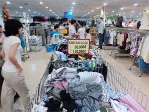 Many small- and medium-size enterprises consider shutting down as they suffer heavy losses from the economic slowdown (Photo: Minh Tri) Many small- and medium-size enterprises consider shutting down as they suffer heavy losses from the economic slowdown (Photo: Minh Tri)