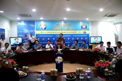Giải bóng đá mini Larue Cup - Đà Nẵng 2011: Hơn 50 đội bóng tham dự
