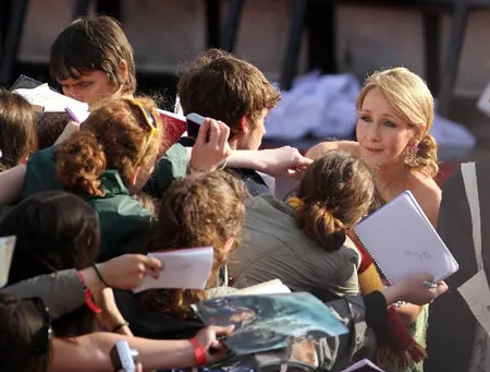 Nữ tác giả J. K. Rowling giao lưu với người hâm mộ Nữ tác giả J. K. Rowling giao lưu với người hâm mộ