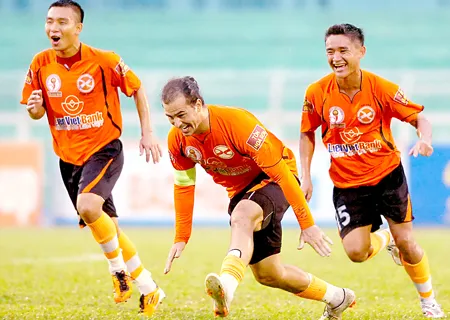 Giải bóng đá hạng nhất 2011: Sài Gòn Xuân Thành vô địch sớm 5 vòng