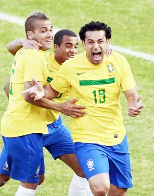 Brazil - Ecuador (7 giờ 45 ngày 14-7): Quá tam ba bận