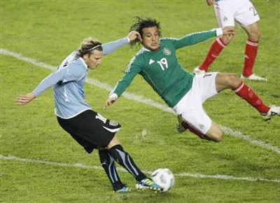 Copa America 2011 (sáng 13-7): Thắng Mexico 1 - 0, Uruguay tiến vào tứ kết