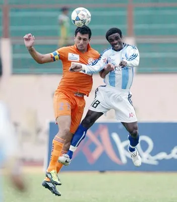 Vòng 21 Eximbank V-League 2011 (ngày 13-7): Thời thế đảo điên