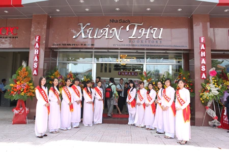 Nhà sách Xuân Thu hoạt động trở lại
