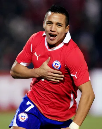 Sanchez chỉ cách Barcelona 1 triệu euro