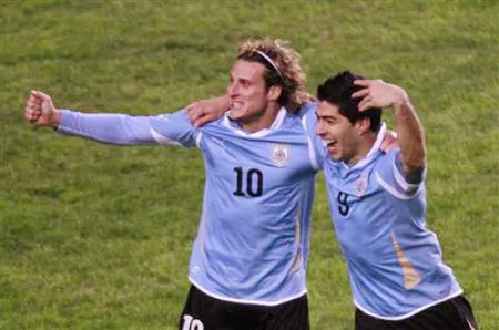 Copa America 2011 (sáng 20-7): Thắng Peru 2 - 0, Uruguay vào chung kết