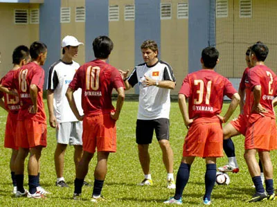 Sân Al-Sadd: Qatar - Việt Nam (23 giờ 15 ngày 23-7): Bài toán hàng thủ