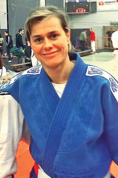 Cầu thủ Andrerlecht tập... Judo