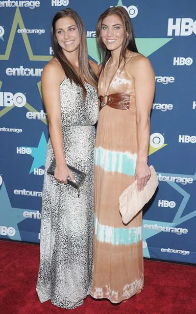 Khi họ diện đầm...