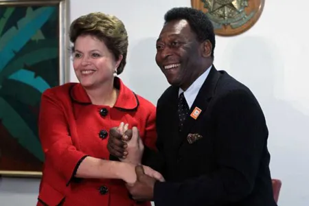 Huyền thoại bóng đá Pele được chọn làm Đại sứ danh dự tại World Cup 2014