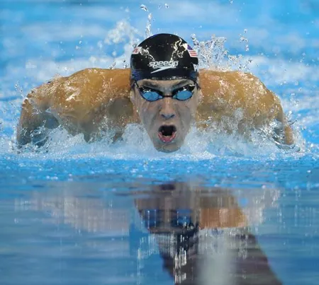 Michael Phelps băng về đích Michael Phelps băng về đích