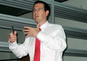 Häfele Vina general director Dominik Fruth makes a presentation on his company to the visitors July 29, 2011 (Photo: Tuong Thuy) Häfele Vina general director Dominik Fruth makes a presentation on his company to the visitors July 29, 2011 (Photo: Tuong Thuy)