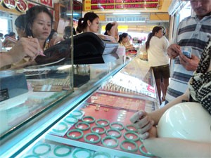 Financial experts expect that gold will increase further in medium term (Photo: Minh Tri) Financial experts expect that gold will increase further in medium term (Photo: Minh Tri)