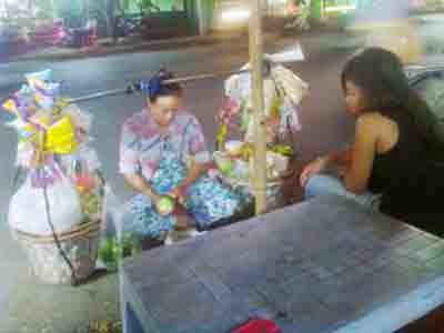 Migrant street vendors must be embraced in the Government poverty elimination program (Photo:D. Thuy) Migrant street vendors must be embraced in the Government poverty elimination program (Photo:D. Thuy)