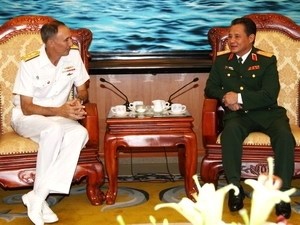 Lieut. Gen. Tran Quang Khue, Deputy Chief of General Staff of the Vietnam People’s Army, received Vice Admiral Scott Van Buskirk, Commander of the US 7th Fleet