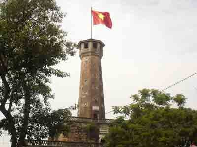 Flag tower of Hanoi (Photo: V.H) Flag tower of Hanoi (Photo: V.H)