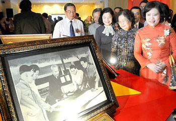 HCM City leaders visit exhibition on opening day. (Photo: Sggp) HCM City leaders visit exhibition on opening day. (Photo: Sggp)