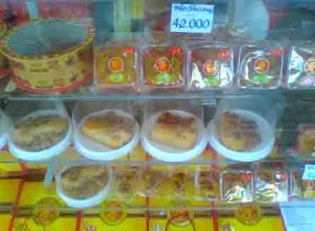 Moon cakes are a favorite delicacy during Mid-Autumn Festival (Photo: Hong Nhu) Moon cakes are a favorite delicacy during Mid-Autumn Festival (Photo: Hong Nhu)