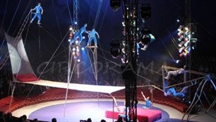 The "Superman Swing" performed by the Ho Chi Minh City Circus Troupe The "Superman Swing" performed by the Ho Chi Minh City Circus Troupe