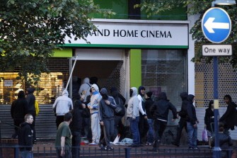 AFP - Youths steal electrical goods from a store in Birmingham, central England, on August 9, 2011 AFP - Youths steal electrical goods from a store in Birmingham, central England, on August 9, 2011