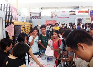 Students get information from the stand of Britain-based Association of Chartered Certified Accountants at the Careers Expo at RMIT Vietnam’s Saigon south campus on August 12, 2011 Students get information from the stand of Britain-based Association of Chartered Certified Accountants at the Careers Expo at RMIT Vietnam’s Saigon south campus on August 12, 2011