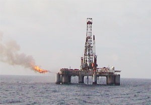 Dai Hung oil-rig (Photo: Phan Hien) Dai Hung oil-rig (Photo: Phan Hien)