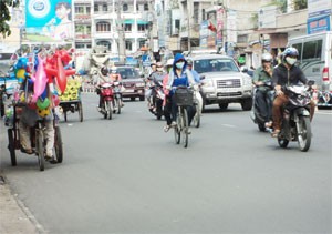 More robberies and pick-pocketing have been reported on HCMC streets of late, even during peak traffic hours (Photo: Minh Tri) More robberies and pick-pocketing have been reported on HCMC streets of late, even during peak traffic hours (Photo: Minh Tri)