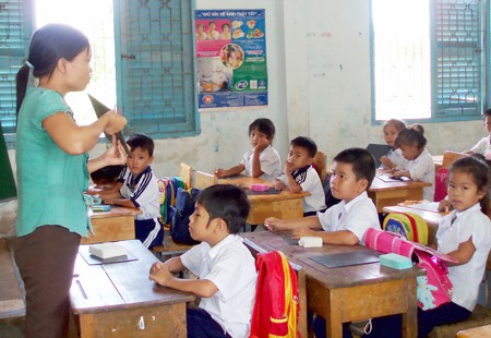 Pupils and the teacher in a classroom at a primary school in Ho Chi Minh City (Photo: SGGP) Pupils and the teacher in a classroom at a primary school in Ho Chi Minh City (Photo: SGGP)
