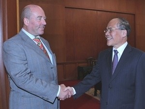 NA Chairman Nguyễn Sinh Hùng and German Ambassador Rolf Peter Gottfried Schulze NA Chairman Nguyễn Sinh Hùng and German Ambassador Rolf Peter Gottfried Schulze