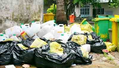 Medical waste dumped in the General Hospital Can Tho town (Photo: SGGP) Medical waste dumped in the General Hospital Can Tho town (Photo: SGGP)